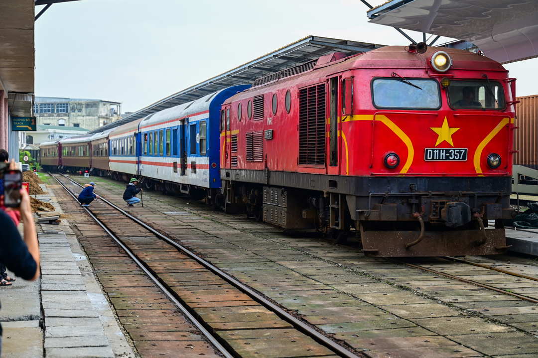 Đoàn tàu hoả sang trọng như khách sạn 5 sao đến Huế