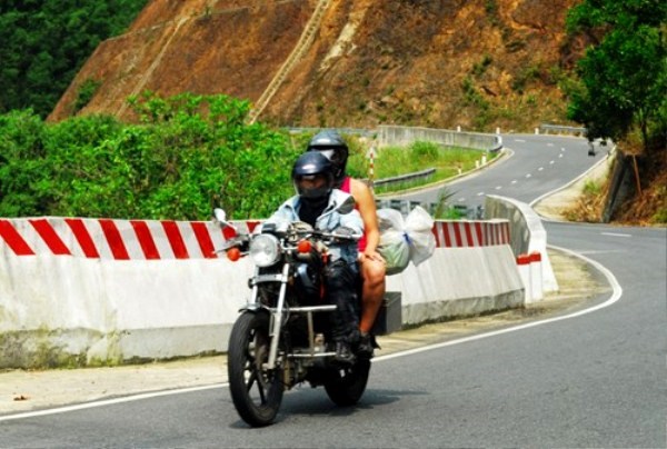 Khám phá Huế bằng xe ôm cao cấp 'easy rider'