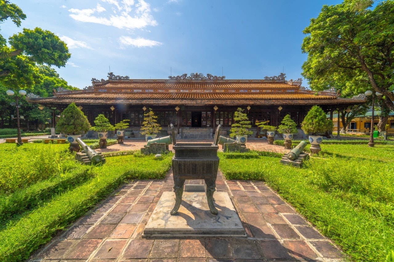 ĐIỆN LONG AN - KIỆT TÁC KIẾN TRÚC MỸ THUẬT THỜI NGUYỄN