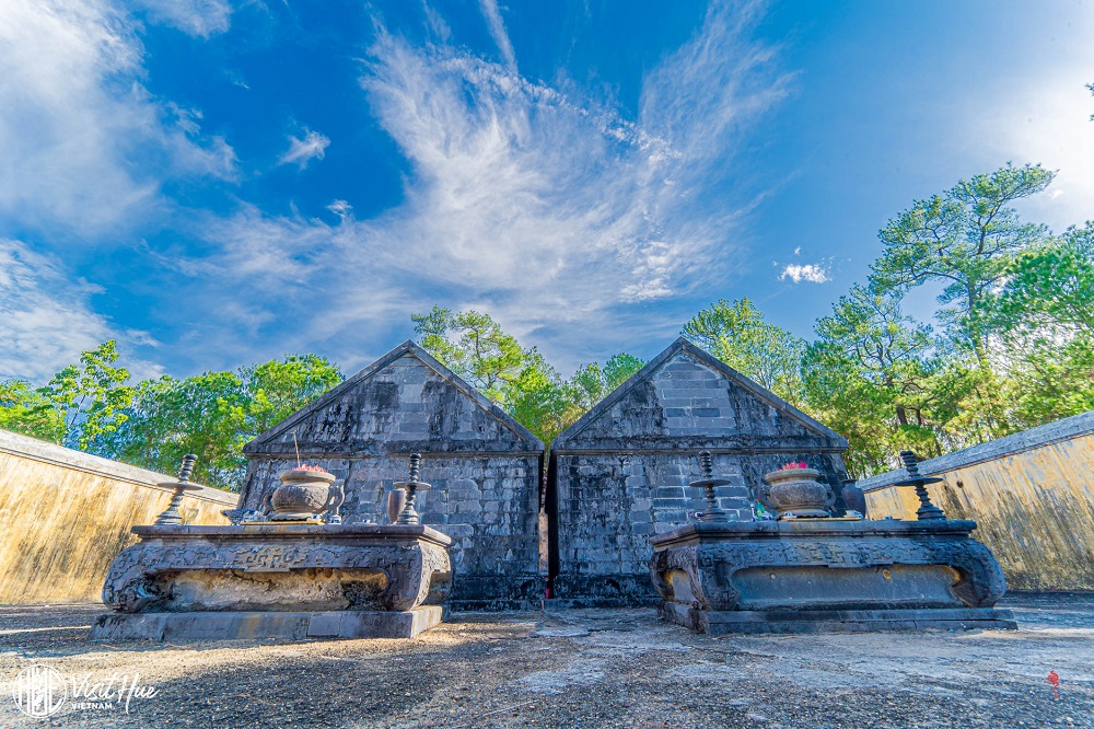 The majestic mausoleum of King Gia Long (Thiên Thọ Mausoleum)