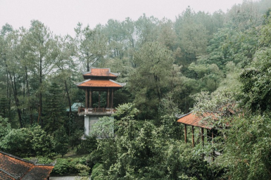 Đến Huyền Không Sơn Thượng một chiều mưa