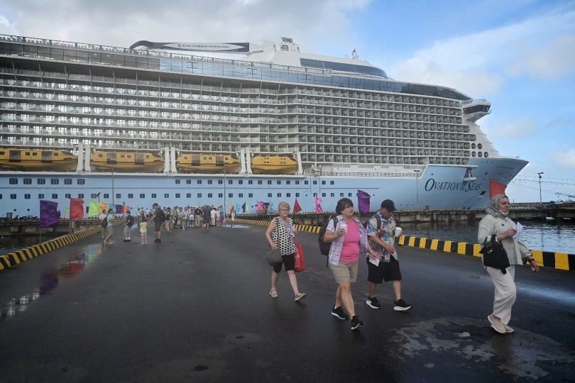 HUẾ ĐÓN SIÊU DU THUYỀN OVATION OF THE SEAS: CƠ HỘI VÀNG QUẢNG BÁ DU LỊCH BIỂN MIỀN TRUNG