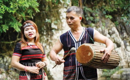 Người kể chuyện bản Dỗi 