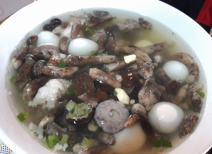 Mùa mưa nhớ vị đắng đặc trưng của nấm tràm