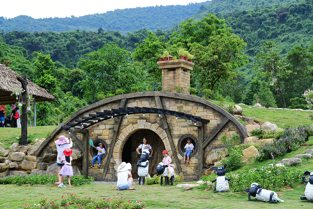 Mùa hè thú vị ở Bạch Mã village